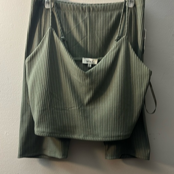 2 piece set olive - shorts and tank top - Picture 1 of 2